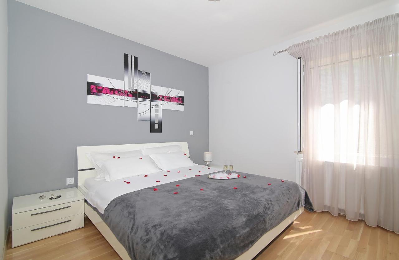 Apartment Moretic Gromaca Exterior foto
